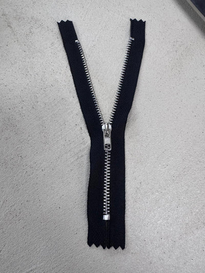 Closed Tail Zipper - Black - 25cm
